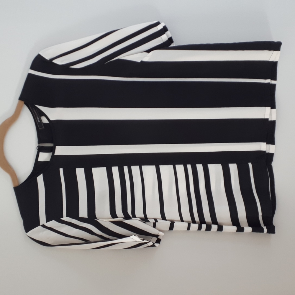 Graphic short sleeve blouse